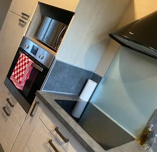 Petit Nid Douillet Mitoyen A * Auterive (Haute-Garonne)