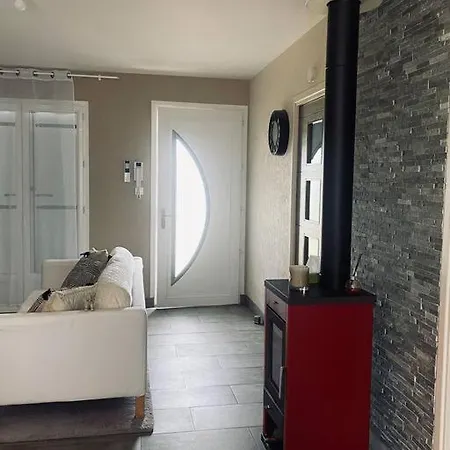 Petit Nid Douillet Mitoyen A Auterive (Haute-Garonne)